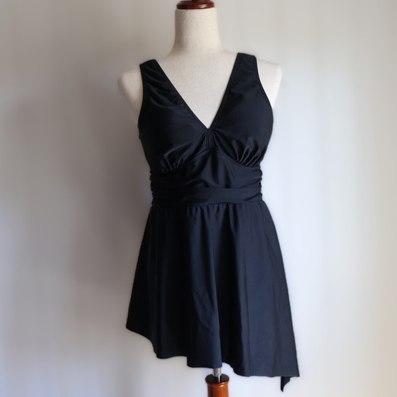 Torrid Wireless Short Asymmetrical Swim Dress with Brief Size 0 Black UPF 50+ - Picture 2 of 8